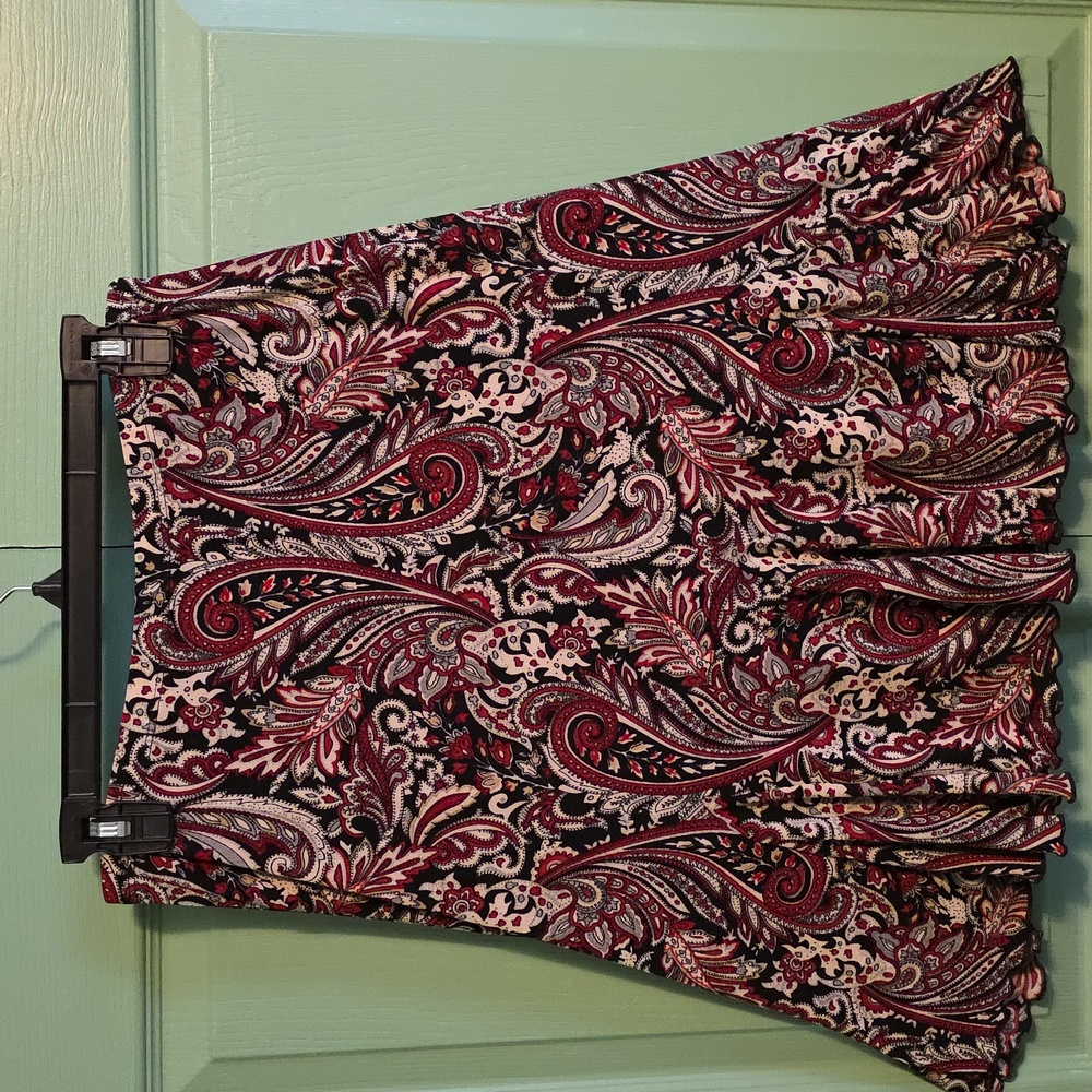 Cutest Paisley knit Skirt (Size M) by Briggs New York in red/black/white - Picture 4 of 7